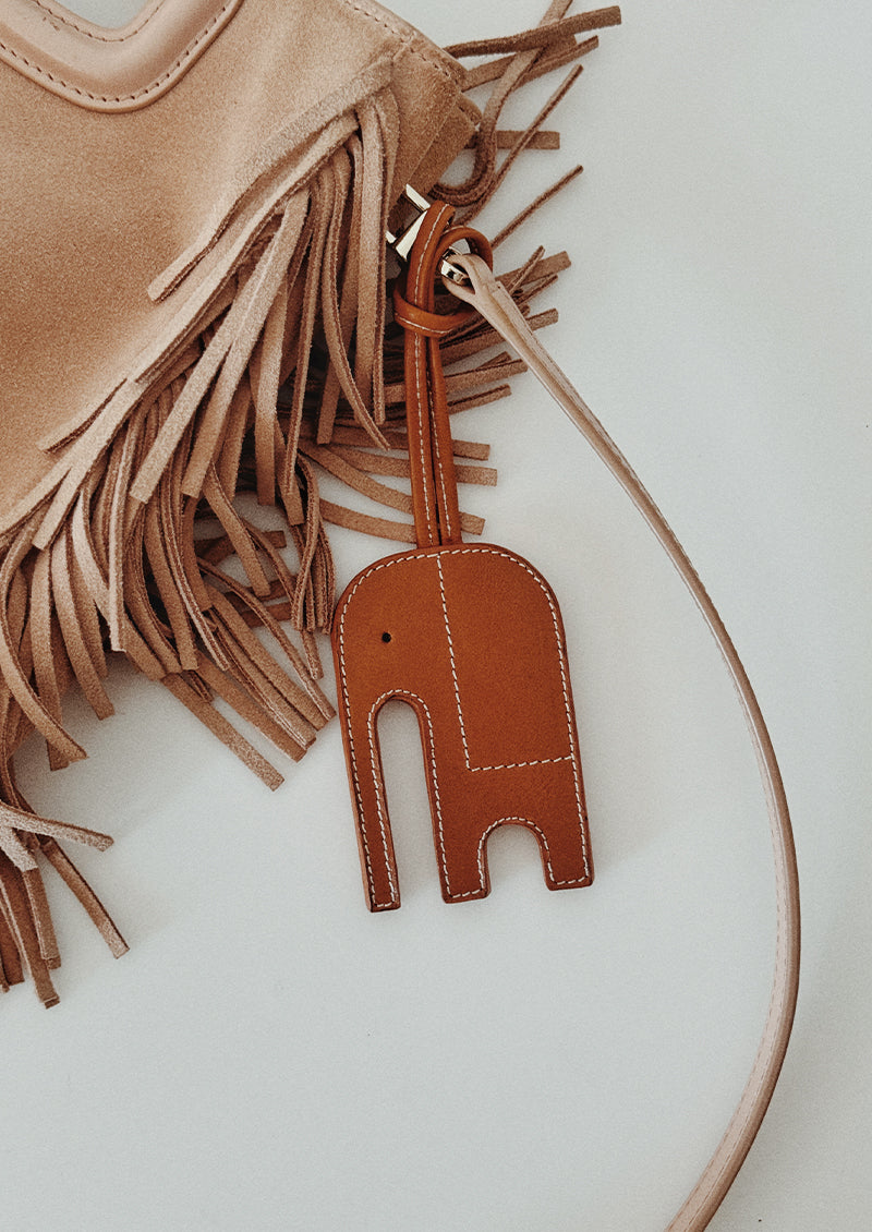 pendentif éléphant en cuir tabac